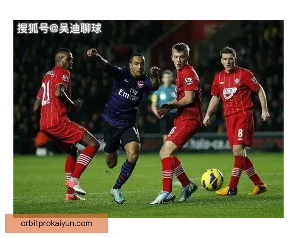 英超赛季中南安普顿与曼联的对决分析，值得关注的表现态势